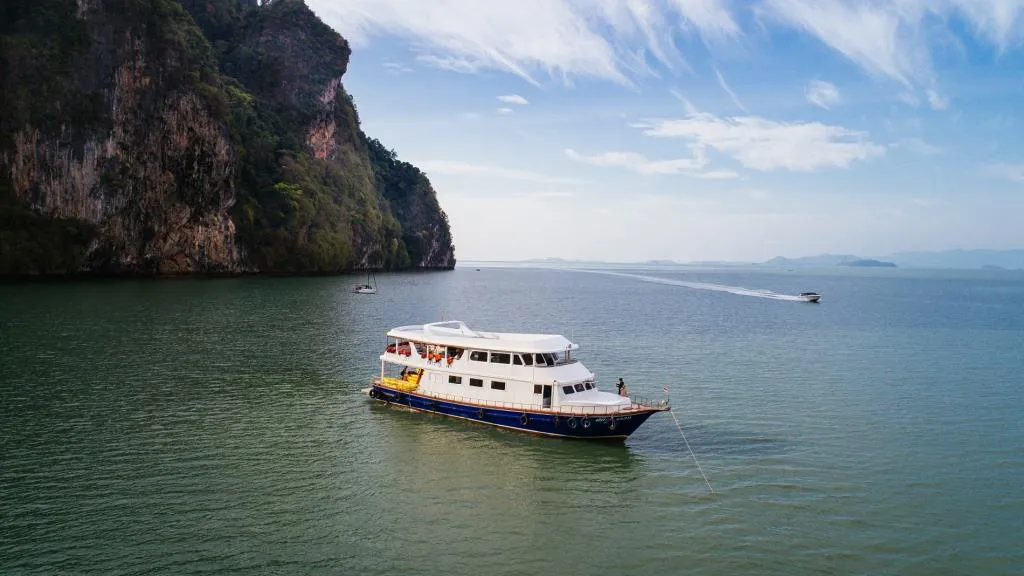 เรือโดยสารหลักที่นำออกไปสู่ท้องทะเล