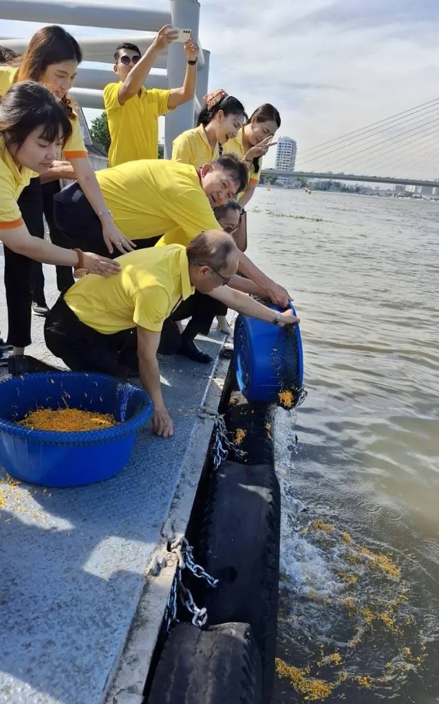 ร่วมปล่อยพันธ์ปลาในแม่น้ำเจ้าพระยา