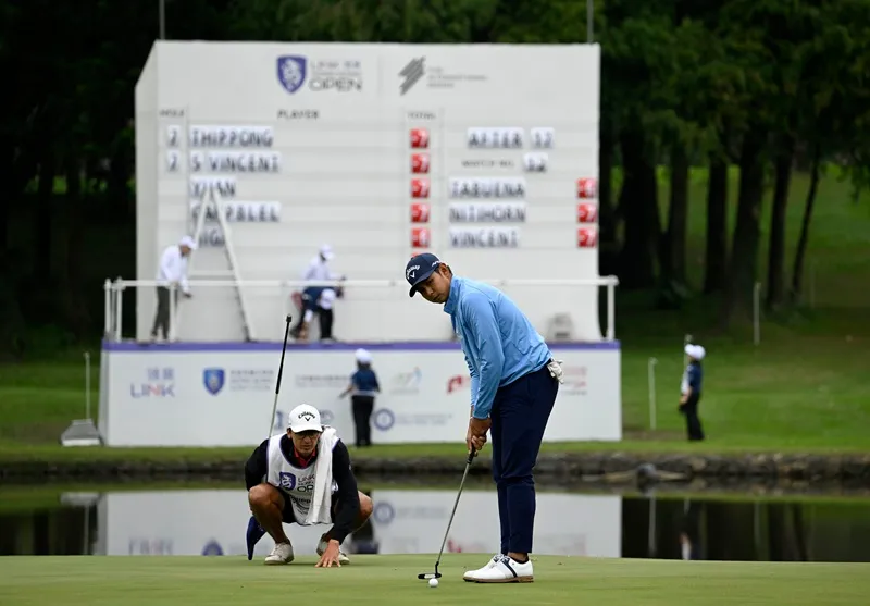 นิติธร ทิพย์พงษ์ หล่นมาตามหลังสโตรคเดียว (ภาพ: Asian Tour) 