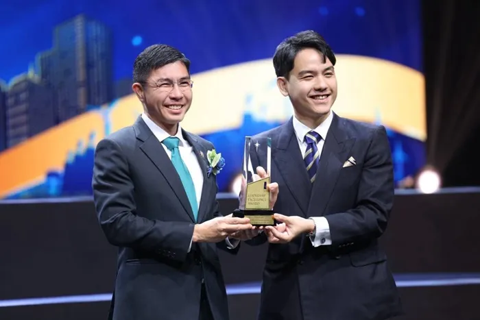  คณะกรรมการรางวัลคุณภาพแห่งชาติ สถาบันเพิ่มผลผลิตแห่งชาติมอบรางวัล Leadership Excellence Award ให้แก่ นายฉัตรชัย ศิริไล ผู้จัดการ ธ.ก.ส.